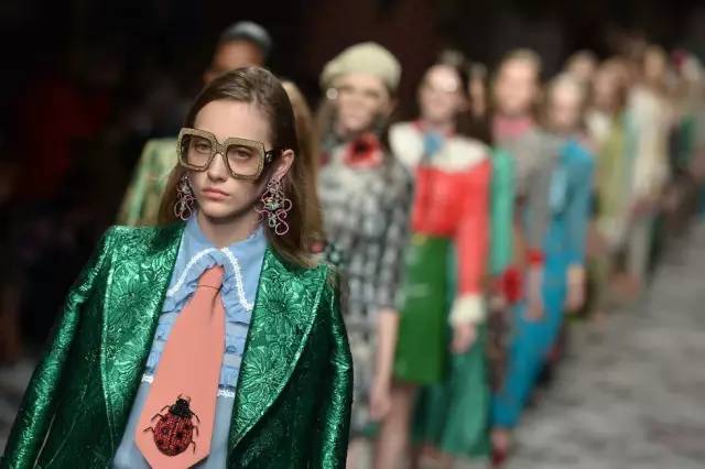 作势：李宇春教你如何在时尚圈“野蛮生长”