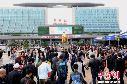 昆明铁路局启动应急预案应对漾濞4.4级地震 列车限速运行