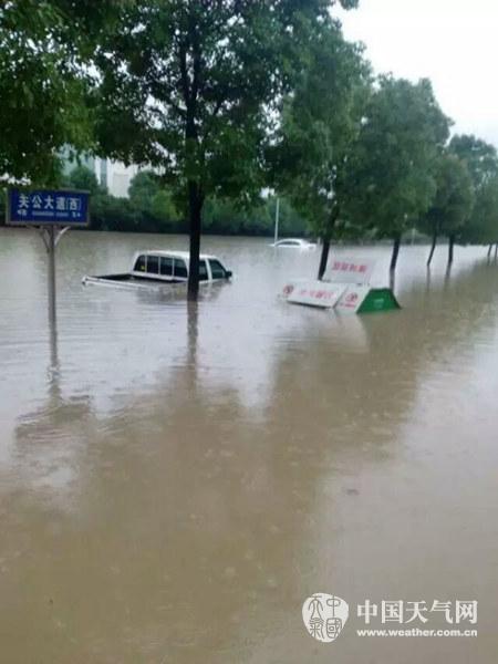 湖北迎梅雨期最强暴雨 列车大面积晚点多航班