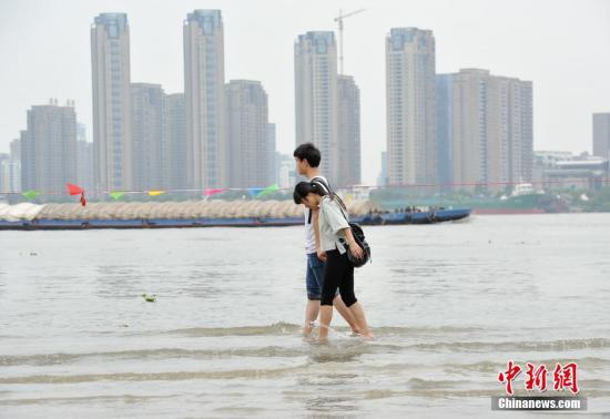 长江下游暴雨 太湖水位超警戒线