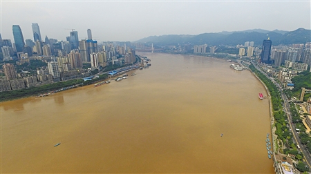 暴雨致南岸区一输油管道拉裂 造成柴油泄漏