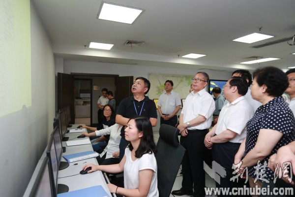 李鸿忠王晓东赴长江委研究会商湖北汛情|防汛