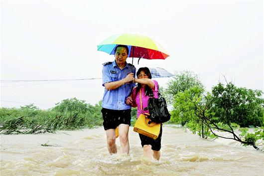 图文：暴雨袭荆楚我们风雨同舟
