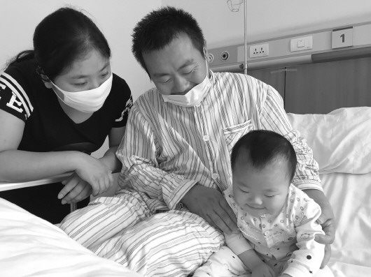 每天跑10公里减肥,父亲割肝救女_fina|孩子|父亲