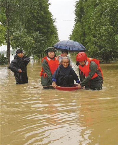 江苏昨发洪水橙色预警，京杭运河常州和苏州段封航，部分火车停运