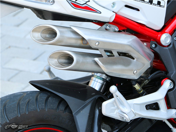 单车评测:贝纳利 TNT125(小暴龙)