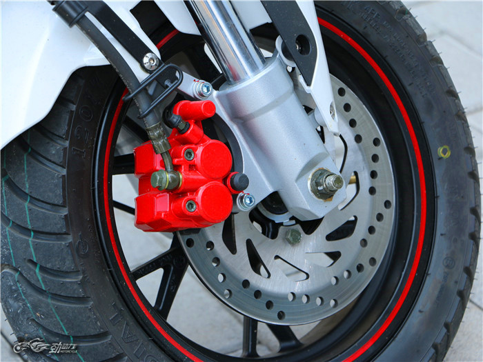 单车评测:贝纳利 TNT125(小暴龙)