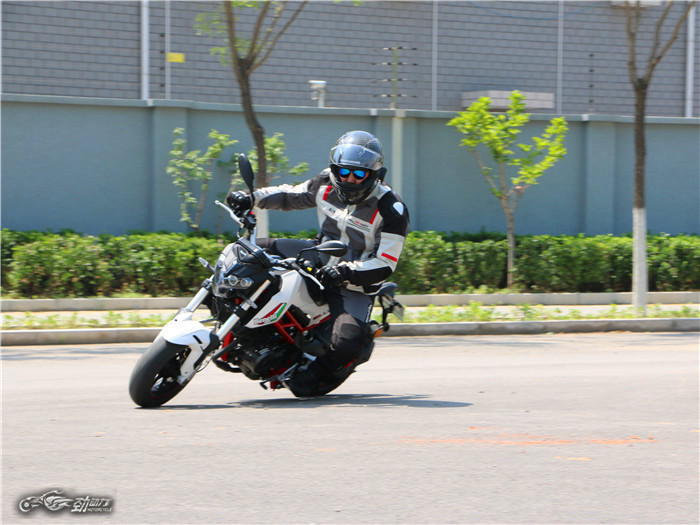 单车评测:贝纳利 TNT125(小暴龙)