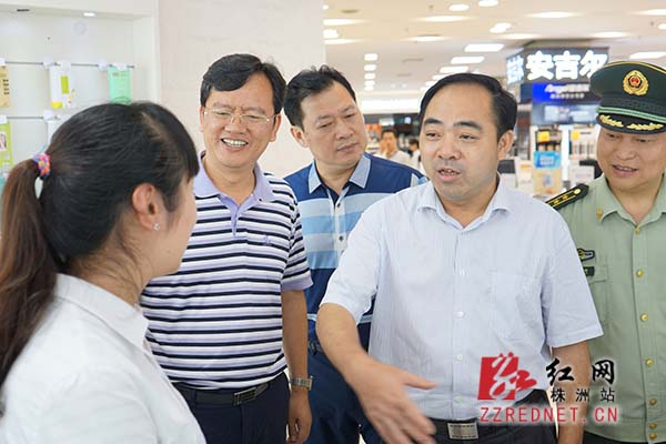 阳卫国对株洲市芦淞市场群等场所进行消防检查