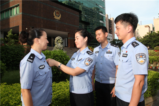 惠安县公安局通过开展亮党员身份做合格党员