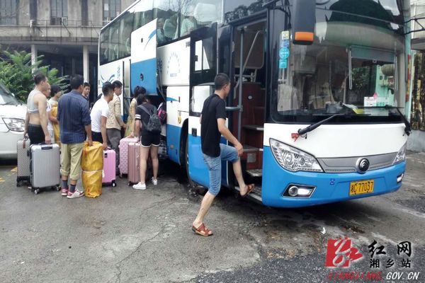 159名因泥石流滞留湘乡火车站的旅客已获疏散