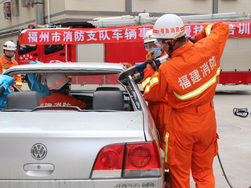 福州支队邀请荷兰救援科技集团专家举办车辆事