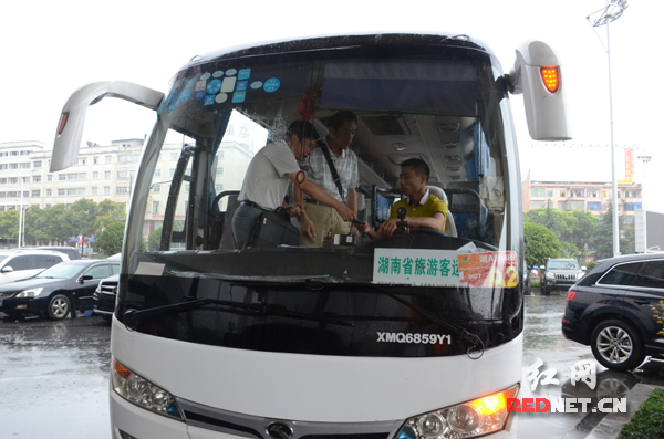 湘辉旅行社使用假合同骗取市际包车牌 旅游大