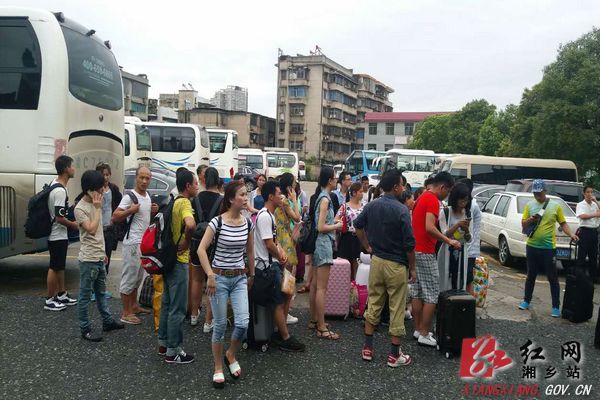 159名因泥石流滞留湘乡火车站的旅客已获疏散