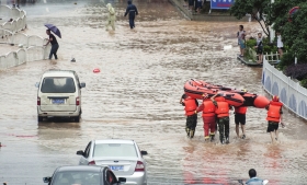 暴雨突袭多栋房屋受损 宁乡一个镇长抢险24小时