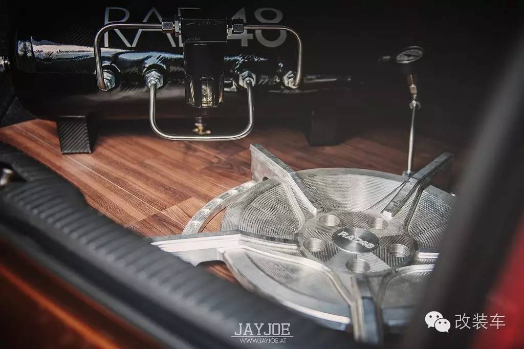 低趴好胚子,金发美女的奥迪A4改装案例