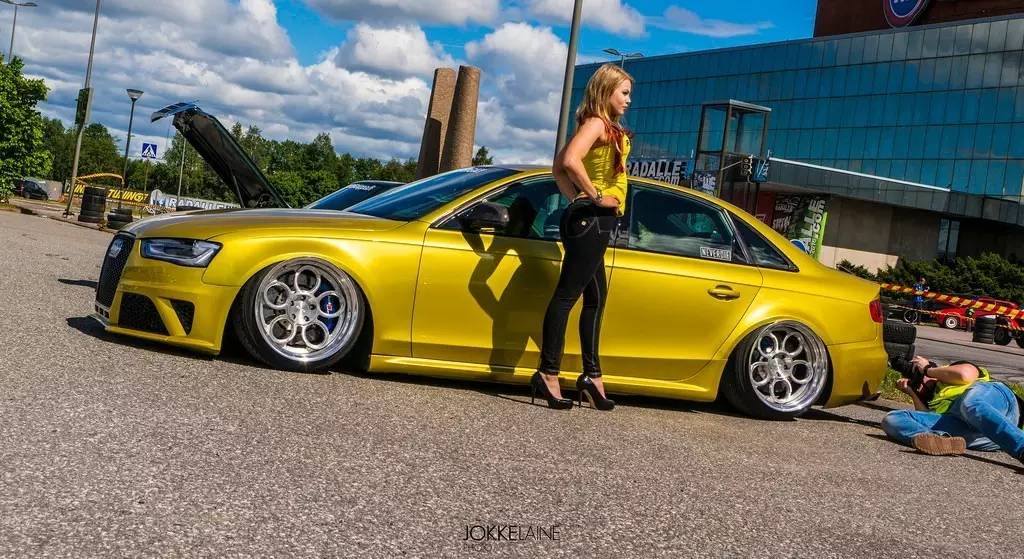 低趴好胚子,金发美女的奥迪A4改装案例