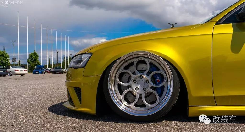 低趴好胚子,金发美女的奥迪A4改装案例