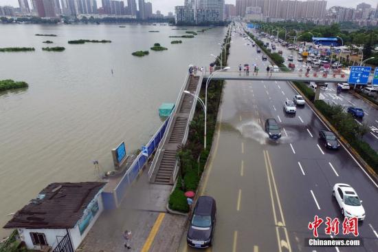 特大暴雨导致长荆铁路中断 30趟列车停运