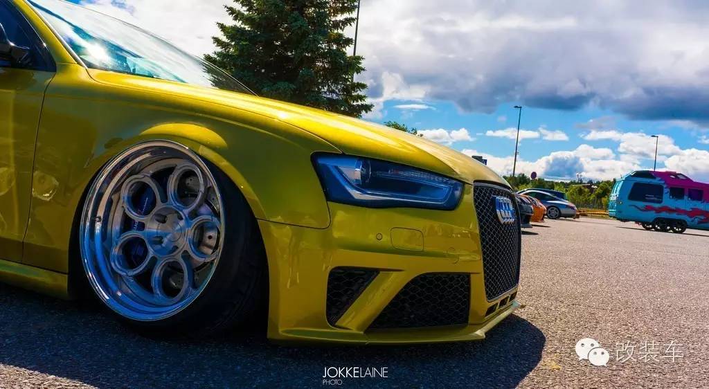 低趴好胚子,金发美女的奥迪A4改装案例