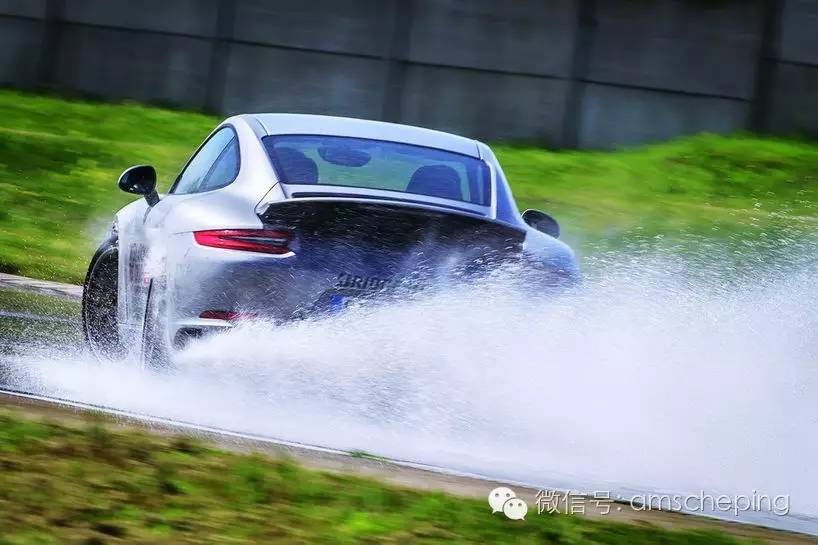 AMG GT、M4、911 谁位于跑车食物链顶端?