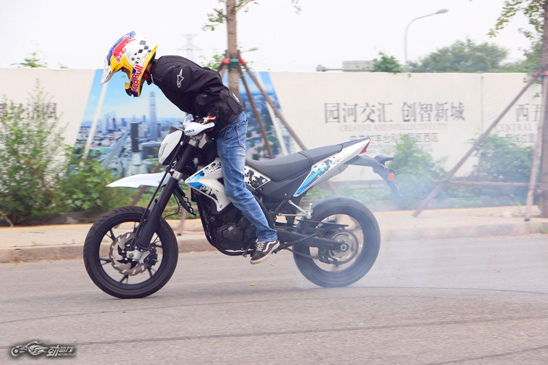 国产滑胎玩得起来吗?贝纳利 BJ250GY-2