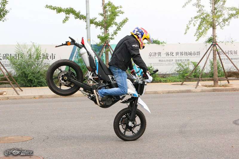 国产滑胎玩得起来吗?贝纳利 BJ250GY-2