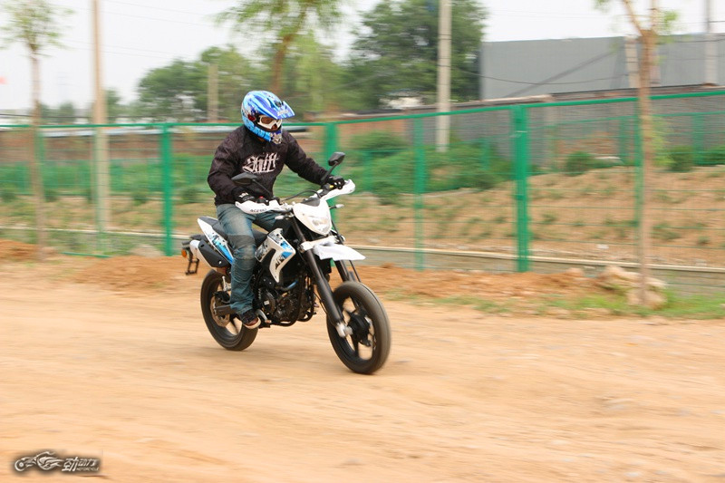 国产滑胎玩得起来吗?贝纳利 BJ250GY-2