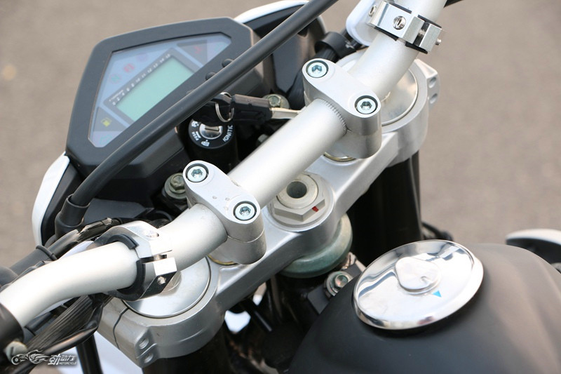 国产滑胎玩得起来吗?贝纳利 BJ250GY-2