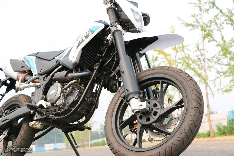 国产滑胎玩得起来吗?贝纳利 BJ250GY-2