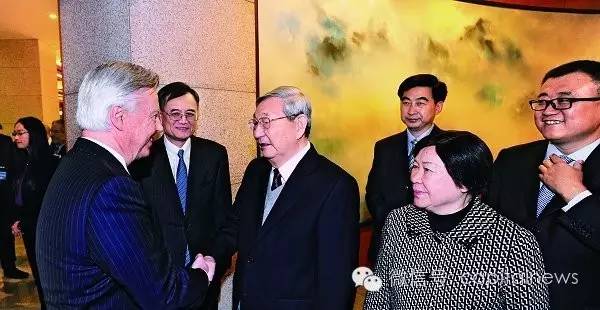 2014年10月24日下午，清华大学经管学院首任院长朱镕基亲切会见参加经管学院顾问委员会2014年会议的顾问委员。