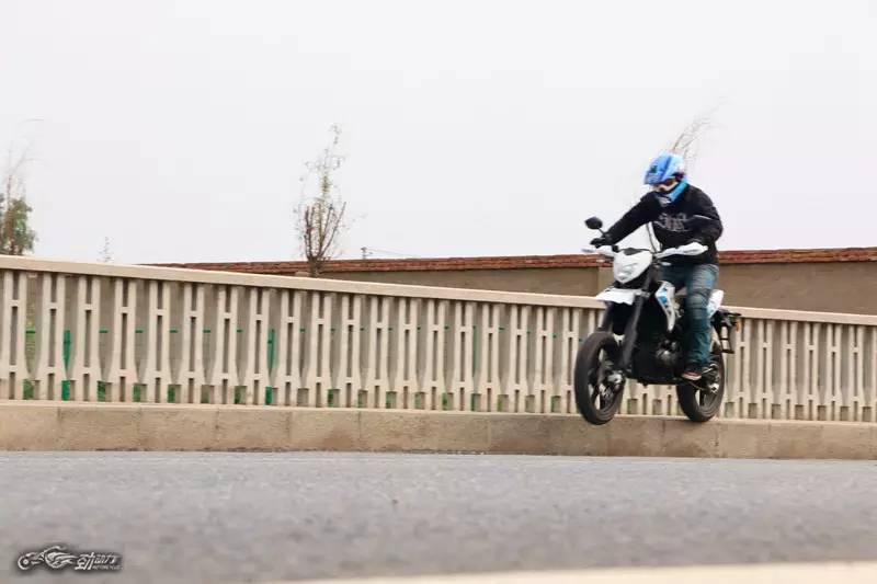 国产滑胎玩得起来吗?贝纳利 BJ250GY-2