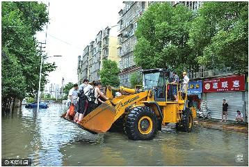 武汉超 93%渍水点消退 南京又遭特大暴雨高铁停运