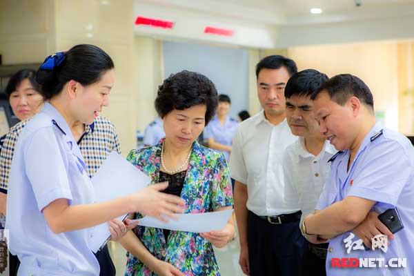 湖南省地税局局长张云英调研芙蓉地税强调三个