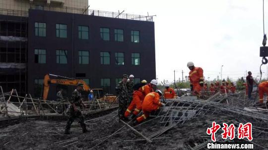 黑龙江肇源县一在建消防泵房发生坍塌事故致3死4伤。