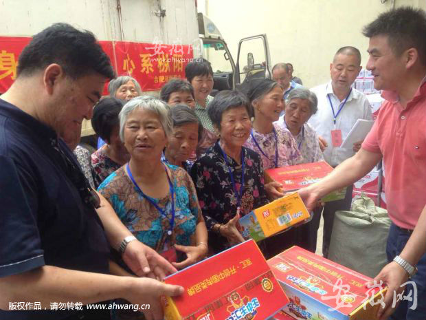 枞阳受灾严重 合肥枞阳商会爱心车队赴灾区捐