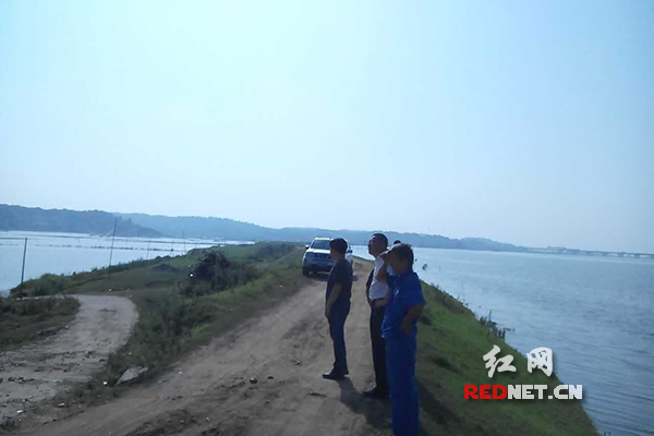 中石化销售华中分公司积极参加岳阳新墙河防汛