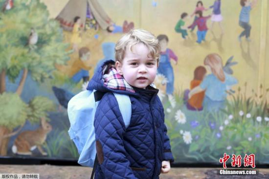 资料图：凯特王妃所拍摄的英国乔治王子第一天上幼儿园的照片。