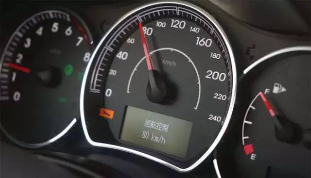 别被厂商骗了!揭秘官方百公里油耗的真相