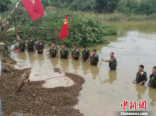 火箭军某旅：两天三转进 追着洪水跑