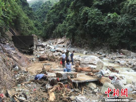 图为两层楼的过岭水电站已被山洪夷为平地。 林春茵 摄