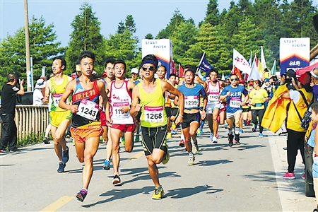 千野草场越野跑比赛 肯尼亚选手夺冠