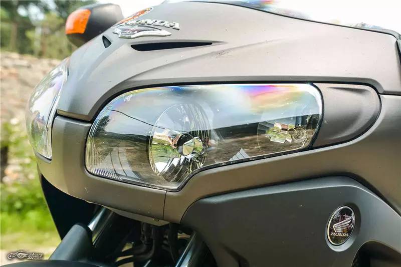 霓虹灯下的魅影 本田金翼F6B评测