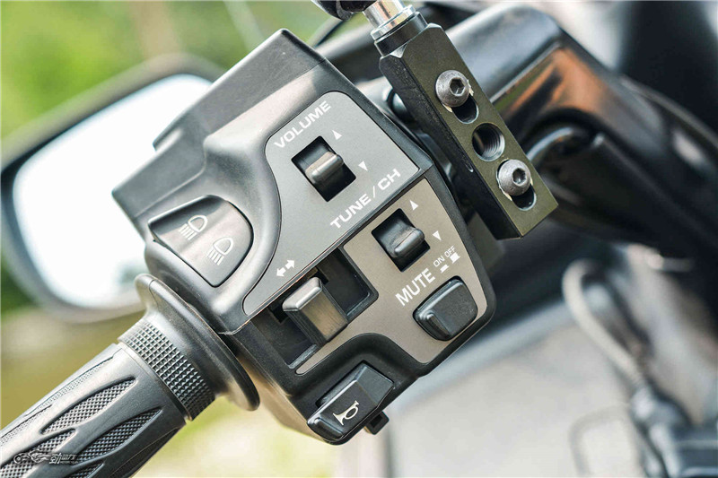 霓虹灯下的魅影 本田金翼F6B评测