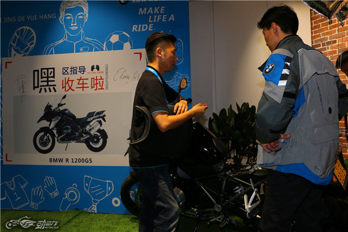 宝马摩托车交付足球界大咖车主区楚良