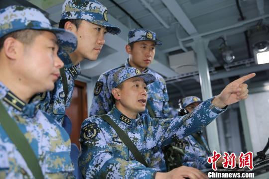 东海舰队某护卫舰大队大队长范文武：新时期海上铁人