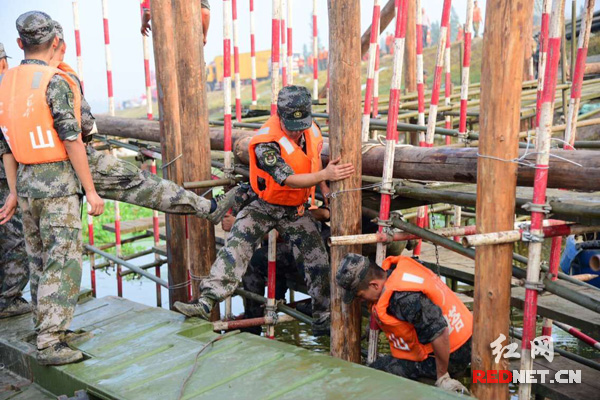 新华垸抢险纪实：奋战45小时堵住溃口 各地驰援抢排渍水