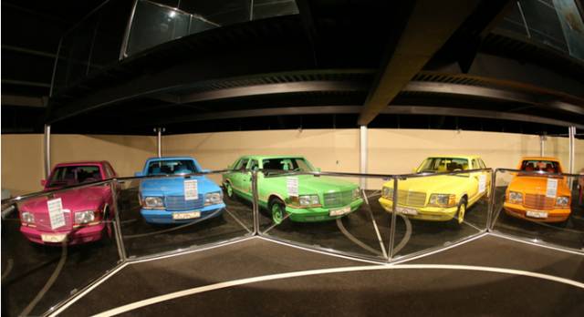 超毁三观 世界上拥有奇葩车最多的人