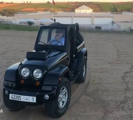 超毁三观 世界上拥有奇葩车最多的人