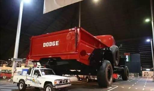 超毁三观 世界上拥有奇葩车最多的人